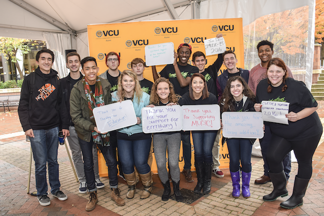 Higher ed fundraising trends Virginia Commonwealth University students thank donors in an effort to show how gifts make an impact.