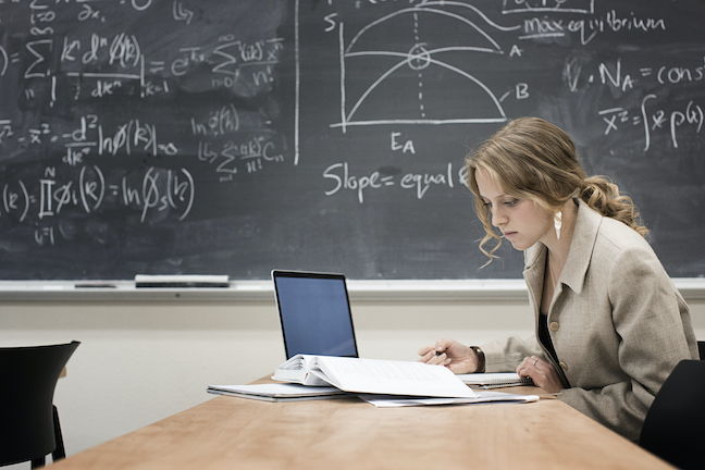 A majority of students don't think online learning should be a top priority at their colleges and universities, a recent survey found. (GettyImages/Hill Street Studios)