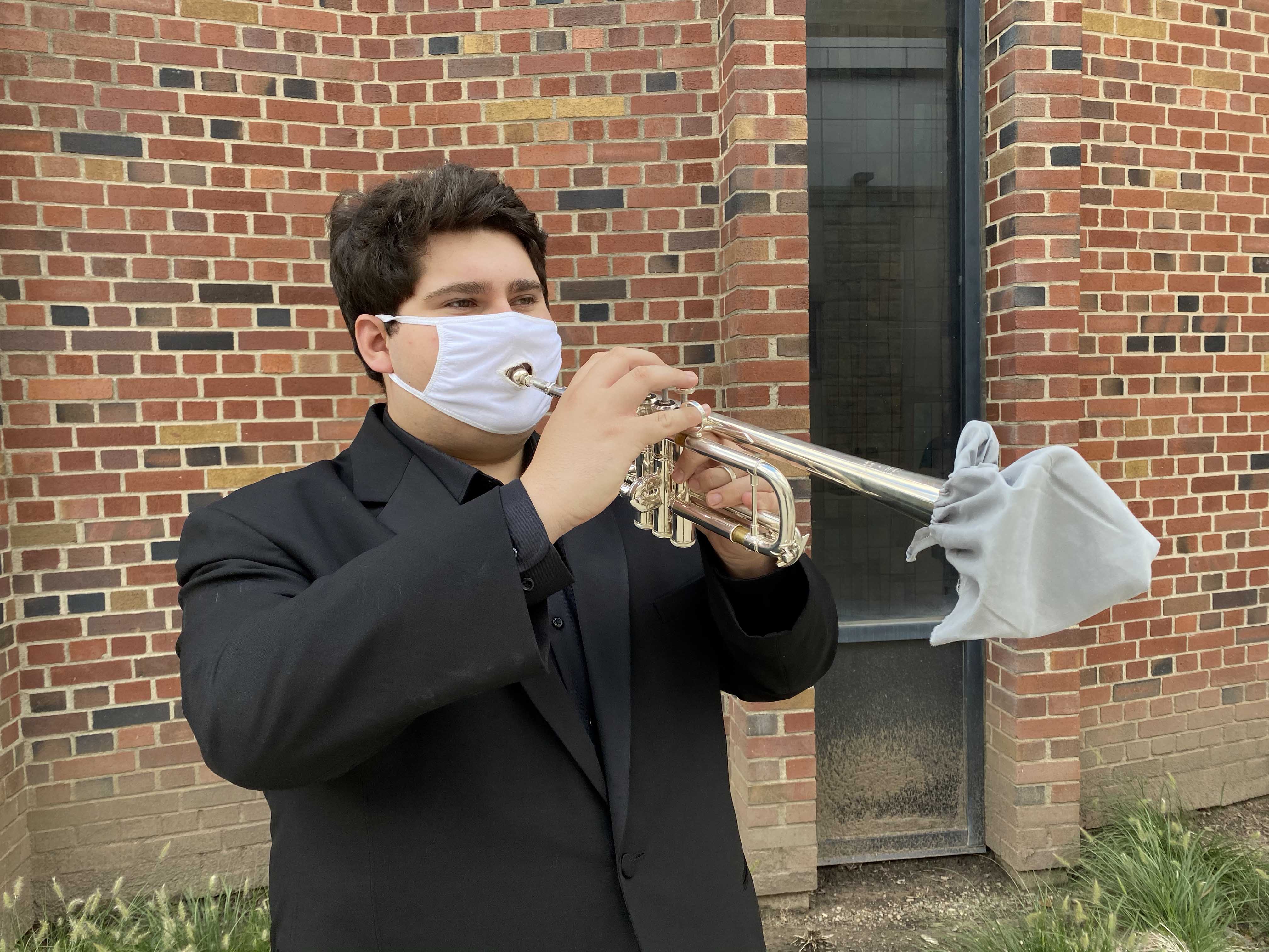 Tom Trumpet with Mask